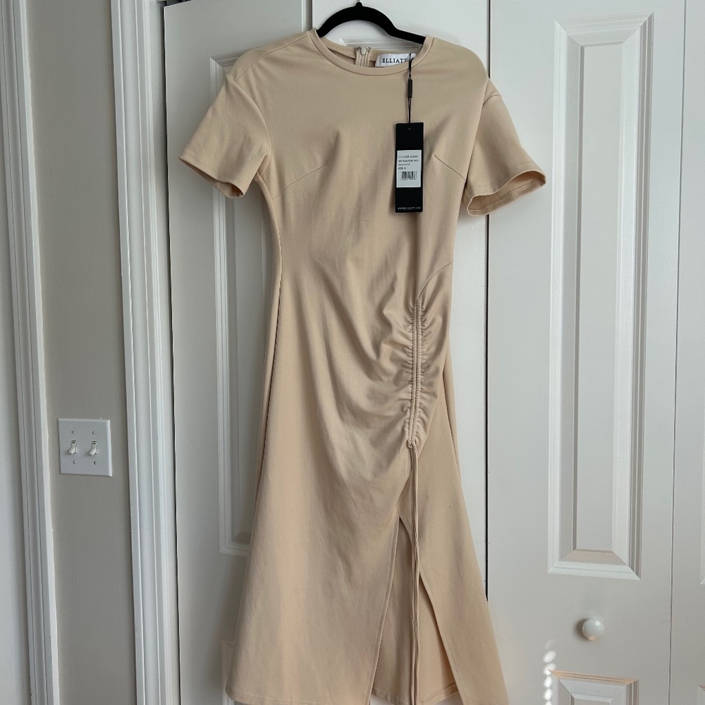 Elliatt Beige Short Sleeve Midi Dress